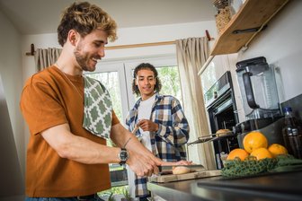 Mit diesen 7 Strategien essen Sie weniger Fertiggerichte - Frisch zubereitet statt hoch verarbeitet: Mit ein paar Tricks kommt Ihr Speiseplan auch ohne viele Fertiggerichte aus.