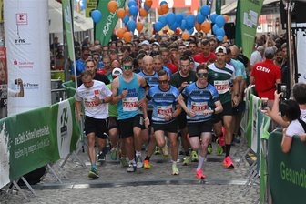 Mit diesen Tricks von Olympiasieger Waldemar Cierpinski schaffen Sie den Kulturhauptstadt-Marathon 2025 in Chemnitz - vielleicht - Start zum diesjährigen Firmenlauf in Chemnitz. Das Laufevent war eine erste Probe für den Kulturhauptstadt-Marathon 2025.