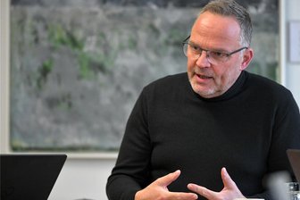 Mit dieser ZDF-Moderatorin talkt Mittelsachsens Landrat Dirk Neubauer diesmal - Mittelsachsen-Landrat Dirk Neubauer berichtet in Polit-Talks im Fernsehen regelmäßig aus dem und über den Osten. Am Donnerstagabend nimmt er neben einer Ministerpräsidentin Platz.