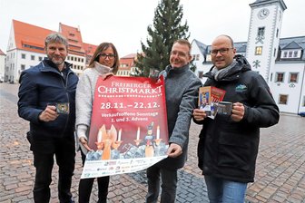 Mit Dippl, Zeddl und ganz viel Vorfreude: 32. Christmarkt in Freiberg bietet viel Neues - David Bojack, Oberbürgermeister Sven Krüger, Anja Fiedler und Joachim Krahl (v. r.) schüren die Vorfreude auf den 32. Freiberger Christmarkt.