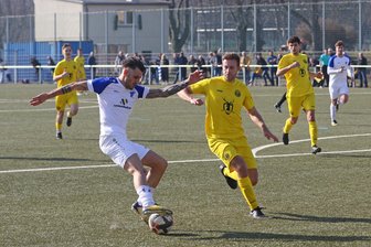 Mit dreckigem Sieg: VfB Empor Glauchau untermauert seine Ambitionen in der Fußball-Landesliga - André Luge (am Ball) war ein Aktivposten in der Glauchauer Offensive und erzielte gegen den VfB Fortuna Chemnitz das Tor des Tages. Foto: Markus Pfeifer