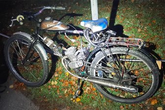 Mit Einbau-Motor und Tank: Polizei stoppt 13-Jährigen mit getuntem Fahrrad in Burgstädt - Dieses getunte Fahrrad der Marke Eigenbau ist in Burgstädt aus dem Verkehr gezogen worden.