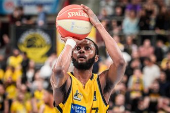 Mit einem Streetball-Turnier endet in Aue eine Spielpause der besonderen Art - Basketball – ob in der Halle oder auf Plätzen unter freiem Himmel – erfreut sich großer Beliebtheit.