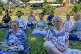 Mit Falun Gong gegen den Corona-Blues - Vogtländer und Thüringer vereint bei einer Falun-Gong-Übungseinheit in Rudolstadt. 