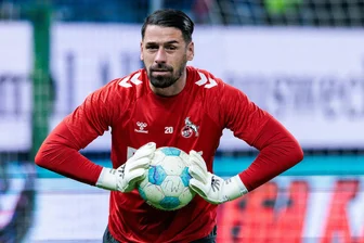Mit fast 40 wieder mittendrin: EX-CFC-Keeper Philipp Pentke und das brisante Rhein-Derby im DFB-Pokal - Philipp Pentke steht seit fast 22 Jahren als Fußballprofi zwischen den Pfosten, hat in seiner Karriere schon sehr viel erlebt. Aktuell ist er bei Zweitligatabellenführer 1. FC Köln unter Vertrag, kämpft hier um seinen Platz im Spieltagskader. Auch in Leverkusen will er unbedingt dabei sein.