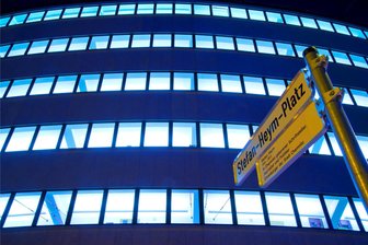Mit Film über Stefan Heym: Chemnitzer Filmwerkstatt gewinnt besonderen Preis - Der Stefan-Heym-Platz soll an den Schriftsteller erinnern. Ein Film der Filmwerkstatt will das auch.