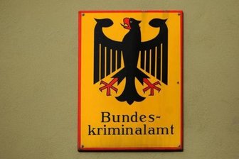 Mit Fotos gesuchter mutmaßlicher Sexualstraftäter gefasst -