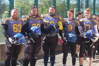 Mit fünf Neuzugängen: Freiberger Footballer mit Kantersieg im ersten Heimspiel - Mit Oliver Hänsel, Matthias Maul, Marcus Kratzert, Hannes Kühne und Julius Günnel (v. l.) ist ein Quintett aus Radebeul zu den Phantoms nach Freiberg gewechselt.