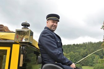Mit fünf Stundenkilometer aus dem oberen Vogtland zum Tag der Sachsen - Kutscher Tino Leonhardt.