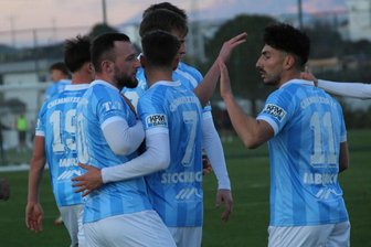 Mit Gedenk-Choreo für verstorbene Fans: So lief das erste Testspiel des Chemnitzer FC gegen Fortuna Köln - Der CFC konnte sich im Testspiel gegen Fortuna Köln über drei Treffer freuen.