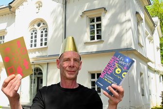 Mit Gold aus Hainichen zur Museumsnacht in Chemnitz - Das Gellert-Museum im Stadtpark in Hainichen setzt zur Museumsnacht auf „Gold“, wie hier Mitarbeiter Hilmar Messenbrink zeigt. Während es in Chemnitz von 18 bis 1 Uhr für Besucher interessant wird, locken Hainichen, Frankenberg und Braunsdorf schon tagsüber mit besonderen Aktionen.