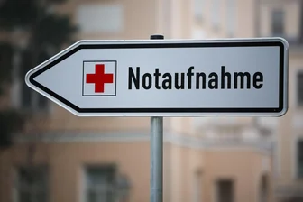 Mit Handy gefilmt: Jugendliche schlagen Obdachlosen zusammen - Nach einem Angriff auf einen 37-jährigen Obdachlosen in Torgau sitzen zwei Jugendliche in Untersuchungshaft. (Symbolbild)