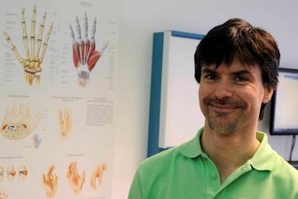 Mit Heimvorteil in die Praxis - Ex-Fußballer, Familienvater und Facharzt: Dirk Beier führt bald in eigener Praxis Regie.