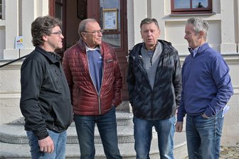 Mit Jens Weißflog und Joachim Winterlich: Förderkreis für Skitruhe in Schönheide gegründet - Haben den Förderkreis mitgegründet (v. l.): Tom Rass, Dr. Ullrich Tröger, Joachim Winterlich und Jens Weißflog.