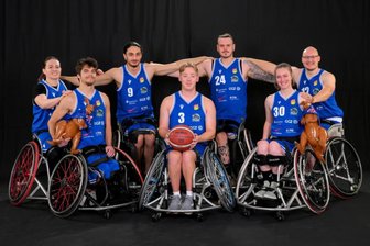 Mit Kängurus auf dem Teamfoto und freiem Eintritt: So lässt RB Zwickau zum Start der neuen Bundesliga-Saison aufhorchen - Helen Freemann, Garrett Ostepchuk, Max Chagger, Jack Pierre, Aaron Hirst, Amber Heijkamp, Len van Dort (von links nach rechts), Lachlin Dalton und Hayden Siebuhr (nicht im Bild) sollen für RB Zwickau die nötigen Punkte im Kampf um den Klassenerhalt holen.