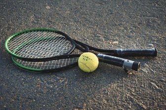Mit Krämpfen zum Sieg: Oelsnitzer Tennis-Männer müssen nicht absteigen - Symbolfoto: Pixabay