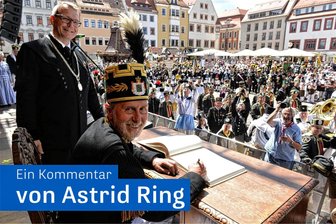 Mit Leidenschaft und Ausdauer für die Bergbaukultur: Ehre für einen Unermüdlichen - Knut Neumann trug sich auch ins Goldene Buch der Stadt Freiberg ein.