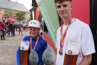 Mit neuem Rekord: Läuferin aus dem Erzgebirge stürmt am schnellsten auf die Festung Königstein - Julia Schumann vom SV Neudorf und Felix Friedrich aus Dresden haben den 8,8-Kilometer-Lauf zur Festung Königstein gewonnen.