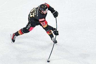 Mit NHL-Star Seider: DEB verliert WM-Generalprobe gegen USA - Nationalmannschaftskapitän Moritz Seider scheint bereit für die Eishockey-WM.