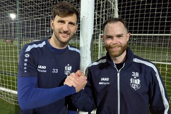 Mit offener Tür für junge Spieler: Warum die „Kapitäns-WG“ des CFC im Trainingslager so gut funktioniert - Nach der zweiten Trainingseinheit ging es am Montagabend für Dejan Bozic (l.) und Tobias Müller zurück ins Hotel, wo sie sich ein Zimmer teilen.