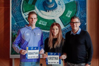 Mit Olympia 2028 im Hinterkopf: Kristina und Sebastian Hendel laufen künftig fürs Marathon Team Berlin - Kristina und Sebastian Hendel beim Termin am Dienstag in Berlin mit Jürgen Lock, dem Geschäftsführer von SCC Events.