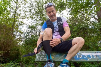 Mit Orthese und starkem Willen zurück in die Berge - Stephan Scherzer hat eine Orthese bekommen und kann deshalb wieder Sport machen.