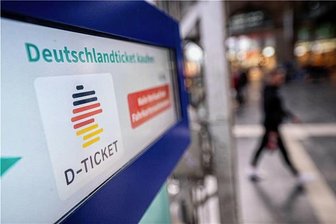 Mit rabattiertem Deutschlandticket pendeln - Manche Arbeitgeber bezuschussen ihren Beschäftigten die Kosten des Deutschlandtickets. 