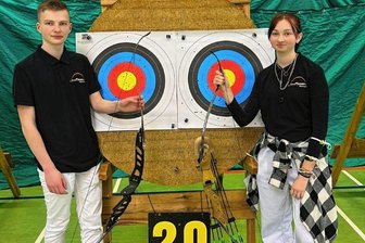 Mit ruhiger Hand ins Goldene - Die glücklichen Medaillengewinner bei den Deutschen Meisterschaften in Buchholz: Lucas Weigelt und Miriam Teßmer.