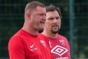 Mit Sorgen auf Reisen - Missglückter Start: Die BSC-Trainer David Kirsch (l.) und Martin Heydel hatten nach dem 1:3 gegen Pirna einiges zum Grübeln. 