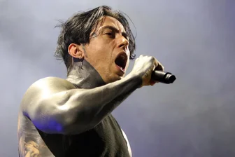 Mit Stöckchen und Mittelfinger: So war Falling In Reverse live in Leipzig! - „Popular Monster“: Ronnie Radke von Falling in Reverse.