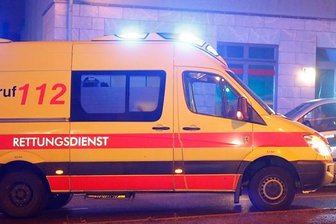 Mit Traktor rangiert - 17-Jähriger schwer verletzt -