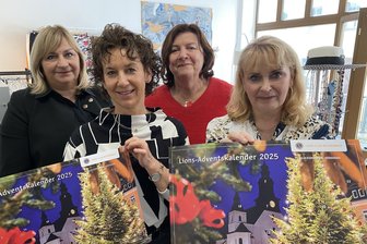 Mit verdoppelten Gewinn-Chancen: Reichenbacher Lions legen Advents-Kalender neu auf - Ab Donnerstag ist der Lions-Adventskalender in einigen Reichenbacher Geschäften zu haben.
