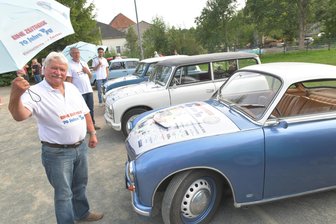 Mit Video: P 70 Grenzerfahrung: Drei Oldtimerfreunde starten in Kleinschirma zu einer Deutschland-Rundfahrt - Klaus Werner (vorn), Holger Behnke (M.) und Eric Sadewater gehen mit drei P 70 auf Tour.