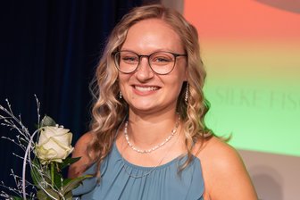 Mit viel Herzblut und Engagement: Diese Vogtländer opfern ihre Freizeit für andere – „es muss einem selbst Freude bereiten“ - Marleen Hirsch aus Triebel wurde bei der Ehrenamtsgala 2025 des Vogtlandkreises im Königlichen Kurhaus in Bad Elster für ihr Engagement im Bereich Jugendarbeit geehrt.