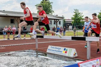 Mit viel Schwung über den Wassergraben in Rochlitz - 