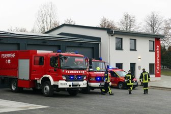 Mit Wehmut und Vorfreude: Außergewöhnlicher Einsatz für die Venusberger Feuerwehr - Mit Blaulicht und Sirene sind die Venusberger Feuerwehr-Kameraden in ihr neues Gerätehaus umgezogen.