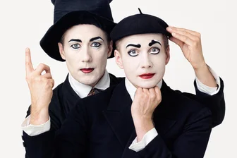 Mit Weltklasse-Pantomime und Rock: So geht das Neuberinhaus in die Sommerpause - Zurück im Neuberinhaus: die Ausnahmekünstler Wolfram von Bodecker und Alexander Neander.