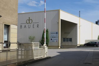 Mitarbeiter zu Insolvenz von Curt Bauer in Aue: „Wir hoffen das Beste und bereiten uns aufs Schlimmste vor“ - Blick auf das Werksgelände von Curt Bauer in Aue. Gut 100 Beschäftigte hat das Unternehmen derzeit.