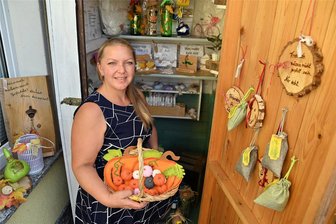 Mitbringsel auf den letzten Drücker: Arnsdorf hat einen Deko-to-go-Laden - Janet Berthold betreibt in Arnsdorf das Mini-Lädchen „Netti´s Deko to-go“. Hier gibt es jederzeit kleine Geschenke auf den letzten Drücker. Bild