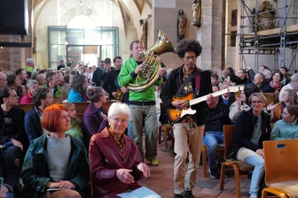 Mitklatschen im Freiberger Dom: Domkurrende trifft Banda Comunale - 