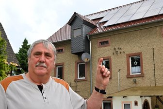 Mitnetz und das Solargeld: Noch keine Vergütung für Strom aus Oederan und Königsfeld - Ullrich Weber hat in Weißbach seit 2023 eine private PV-Anlage, aber immer noch kein Geld von Mitnetz bekommen.