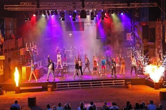 Mitreißendes Finale für "Rock of Ages" - Die sangesgewaltige Musical-Comedy "Rock of Ages" wird noch zweimal auf der Zwickauer Freilichtbühne gegeben - am heutigen Samstag um 19 Uhr und am Sonntag um 15 Uhr.