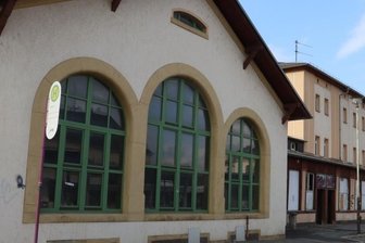 "Mitropa-Kulturtage" aufs Wartegleis gestellt - Im linken Teil des Bahnhofsgebäudes befand sich einst auch eine "Mitropa"-Gaststätte. Vor dessen Abriss soll noch eine Party steigen.