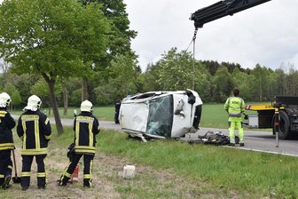 Mitsubishi-Fahrer bei Unfall schwer verletzt - Der Mitsubishi-Fahrer kam schwer verletzt in ein Krankenhaus.