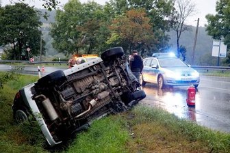 Mitsubishi überschlägt sich auf B 95 -