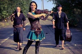Mittelaltermarkt lockt wieder auf Burg Mylau - "Violare Despectum" (Foto), "Die Feuervögel" und "Gugelhupf" sorgen mit Musik des Mittelalters für Unterhaltung. 