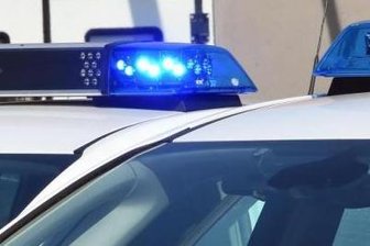 Mittelinsel überfahren: Ölspur führt zu 87-jährigem Fahrer - 