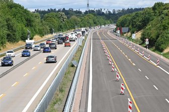 Mittelsachsen: Diese Baustellen sollten Pendler im Moment meiden - Blick auf die A4 zwischen Frankenberg und Hainichen in Richtung Dresden. Während die Abfahrt nach Frankenberg wieder frei ist, wird bei Hainichen noch bis Ende Oktober weiter gebaut.