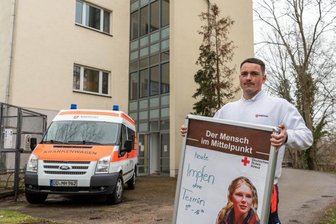 Mittelsachsen hat jetzt noch drei feste Impfpunkte - Für Impfwillige gibt es nun im früheren Krankenhaus in Rochlitz eine dauerhafte Anlaufstelle. Der Eingang befindet sich etwas versteckt an der hinteren Giebelseite - vom Haupteingang aus gesehen links.