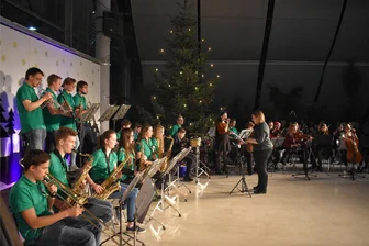 Mittelsachsen im Adventskonzert-Fieber: Musikschule stimmt auf die Weihnachtszeit ein - Wie in den Vorjahren - hier die Little House Big Band beim Weihnachtskonzert am Gymnasium Flöha - erfreuen Schüler der Musikschule Mittelsachsen das Publikum in der Vorweihnachtszeit.